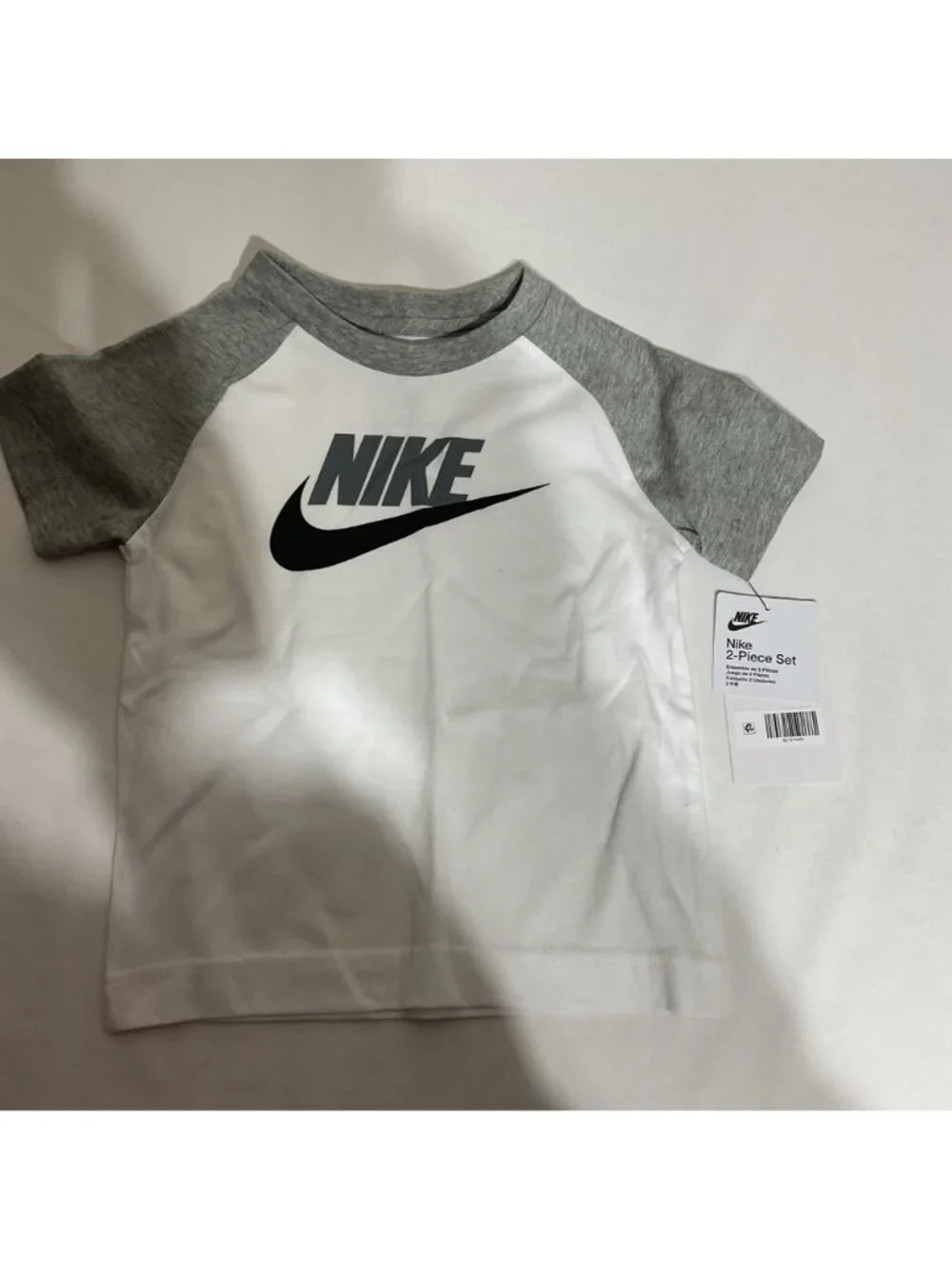 Nike Toddler 2-Piece Set With size 2 years & Jogger Pants In White & Gray